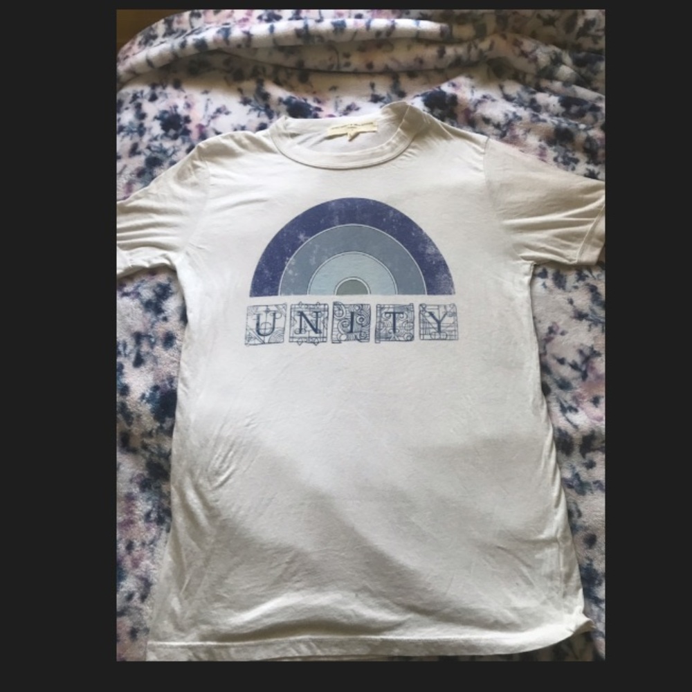 Urban Outfitters T-Shirt - Picture 2 of 4